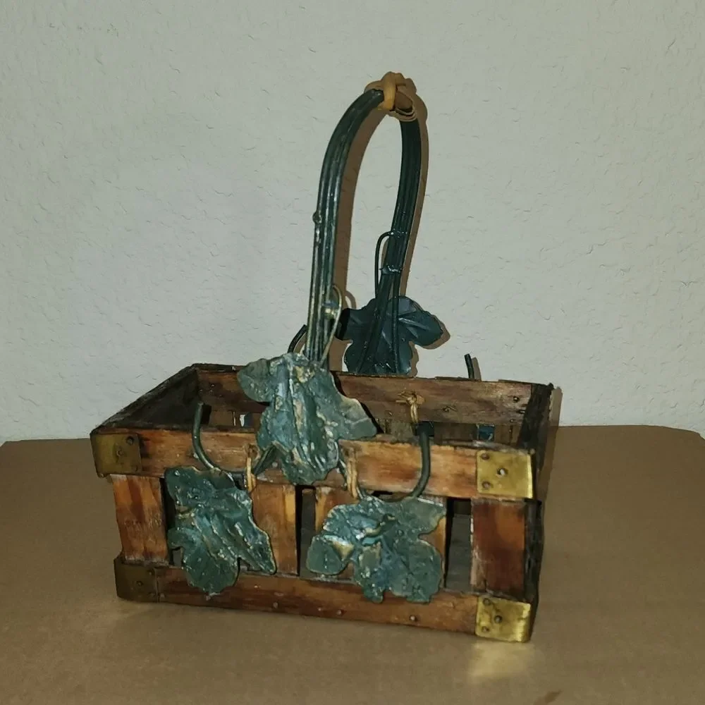 Metal Leaf Wooden Basket Decor